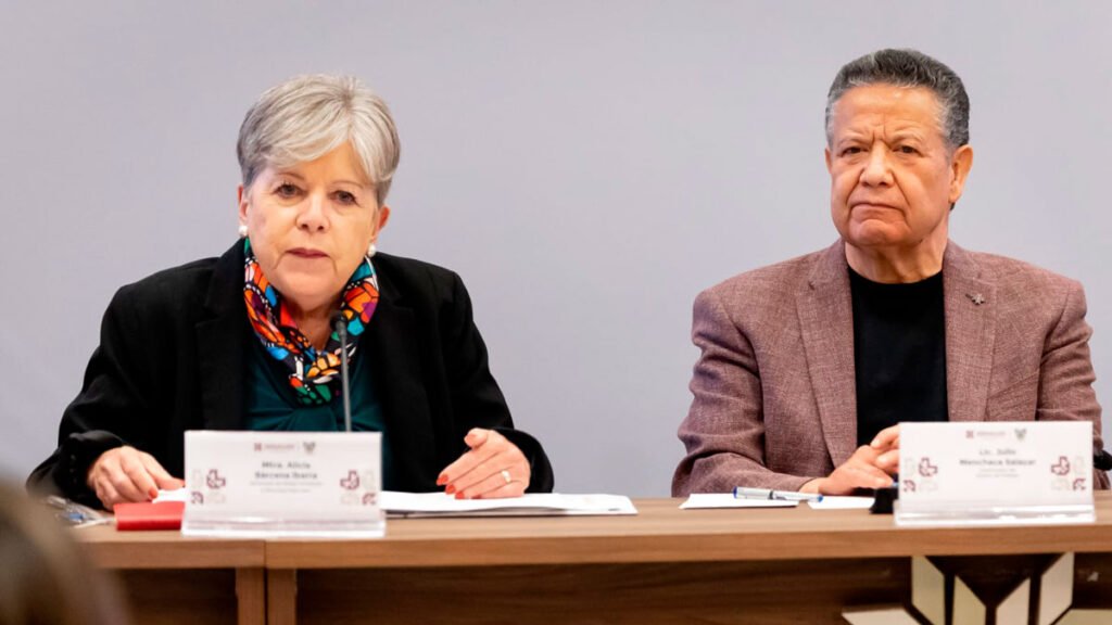 Alicia Bárcenas, Secretaria de Medio Ambiente y Recursos Naturales y el Gobernador de Hidalgo, Julio Menchaca Salazar ofrecen conferencia de prensa